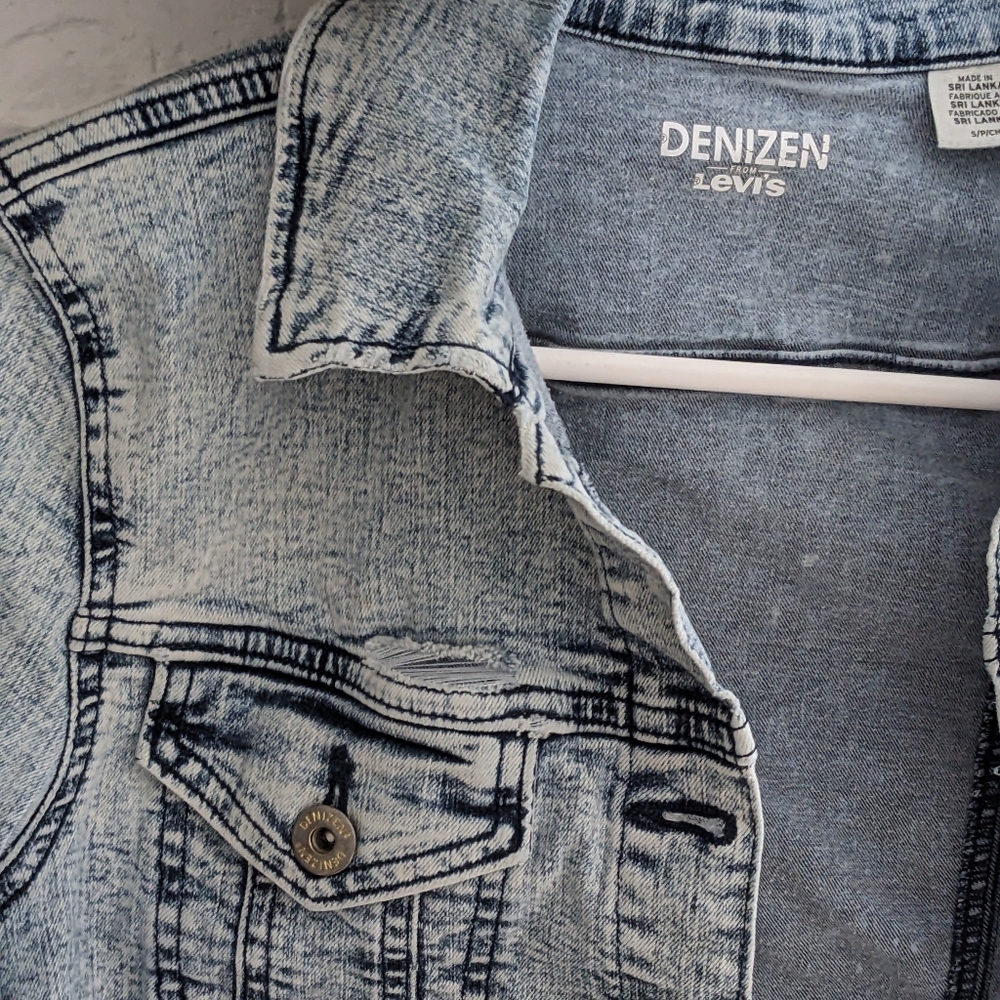 Denizen from Levi's Women's Jeans Jacket - Picture 11 of 16